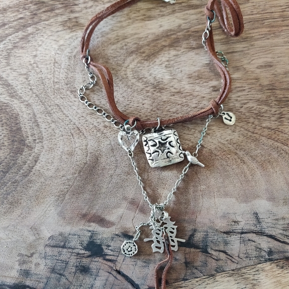 Statement necklace - Picture 3 of 3